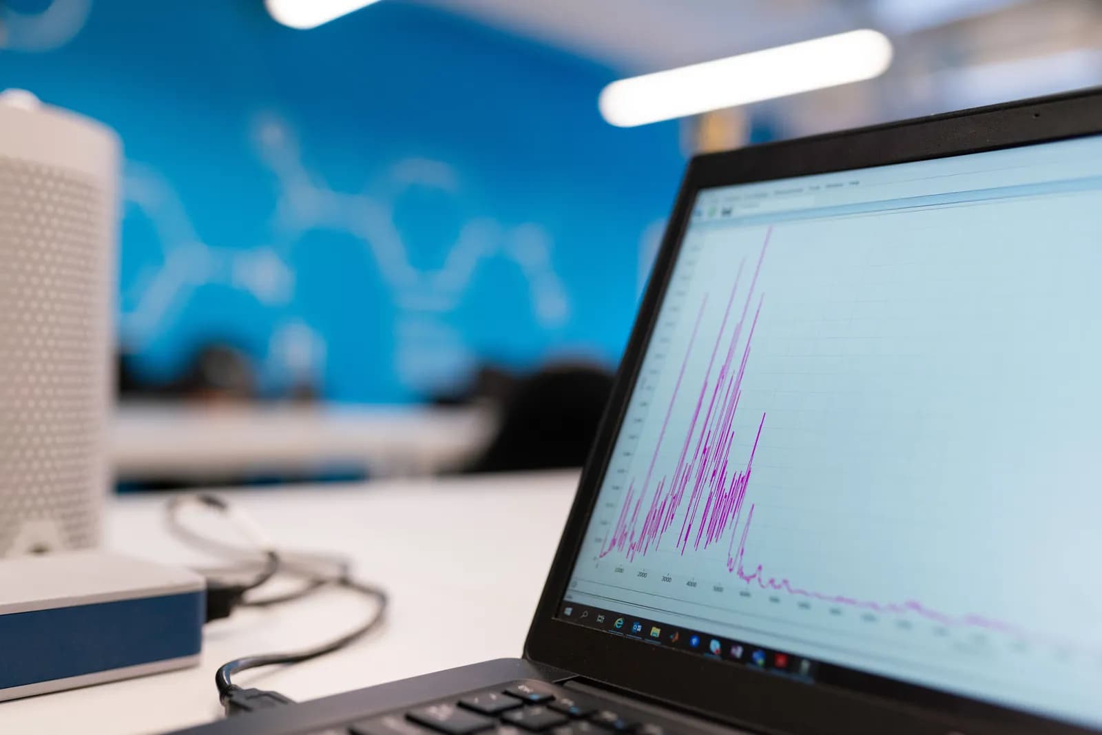 Panel de mando con gráfico de datos